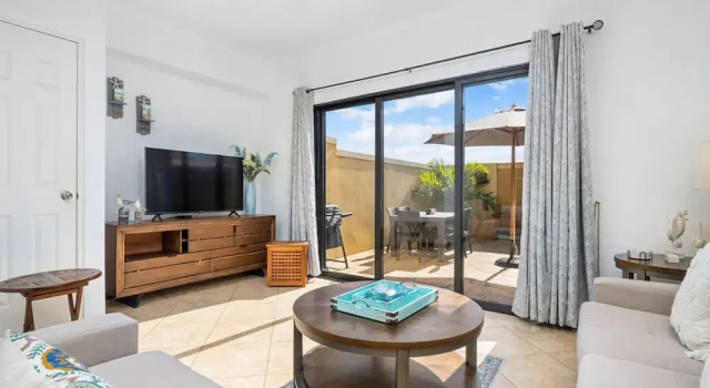 Townhome Goldcoast GYM Pools 24 7 Security