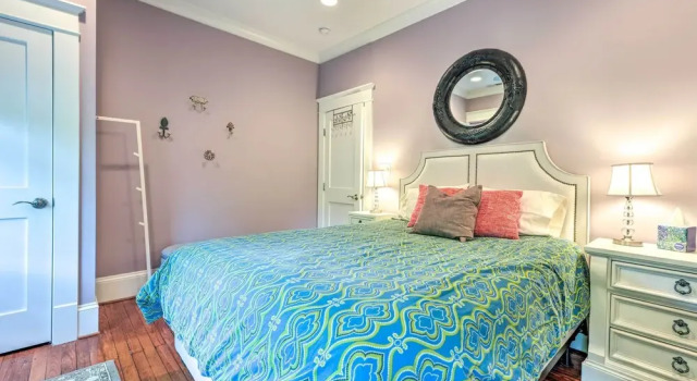 Коттедж Elegant Raleigh Home w/ Porch, Walk Downtown!