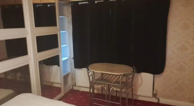 Lovely 1-bed Studio in London, Забронировать Дом для отпуска Коттеджи Большого Лондона, Коттедж
