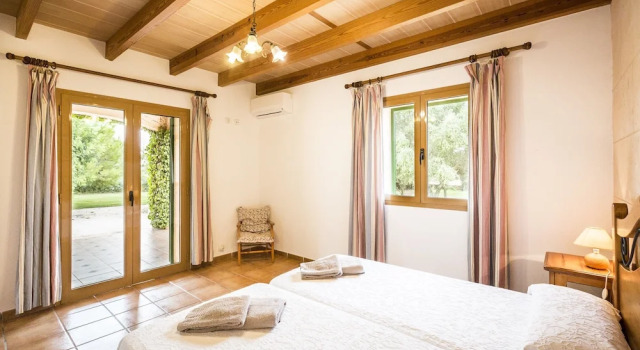 Villa Els Girasols, Book Villa Campos 