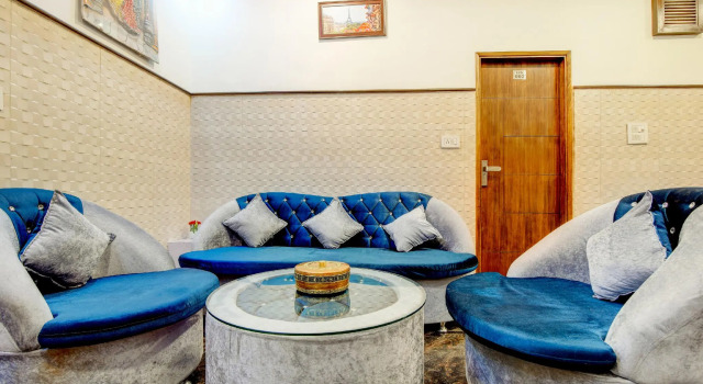 OYO 69583 Hotel Amit, Забронировать Отель Отели Дели 3 звезды, 3*