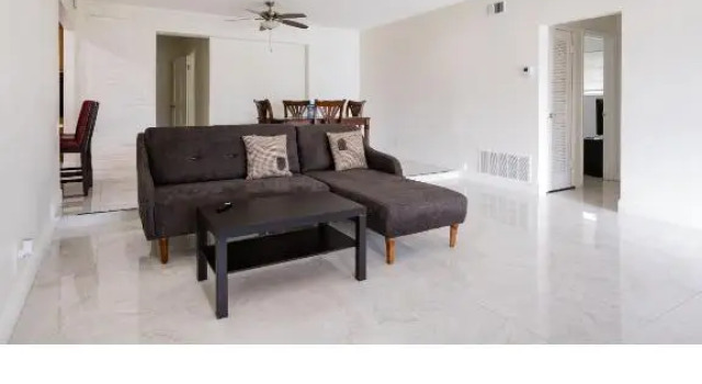 Spacious 4 bdr 2 bath home 10min to the beach Aventura mall, Buchen Sie Hotel Aventura Miami und Umgebung