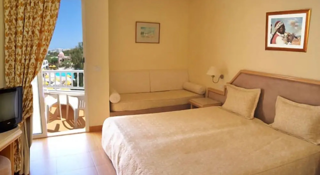 Habitación triple Estándar con balcón Isis Thalasso And Spa