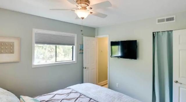Half-mi to Folly Field Beach: Hilton Head Condo