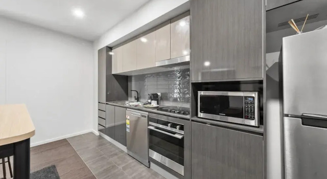 Апартаменты Bright 2-bed Apartment With Scenic Balcony