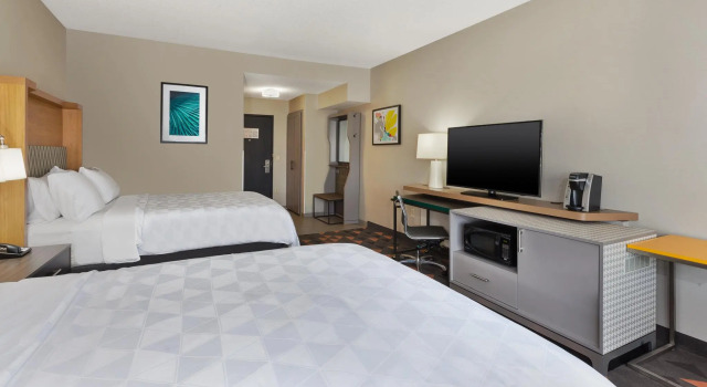 Четырёхместный номер Standard Holiday Inn Grand Rapids - South by IHG