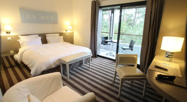 Hotel 202