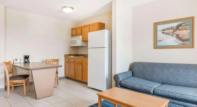 Двухместный номер Standard Days Inn & Suites by Wyndham Bridgeport - Clarksburg