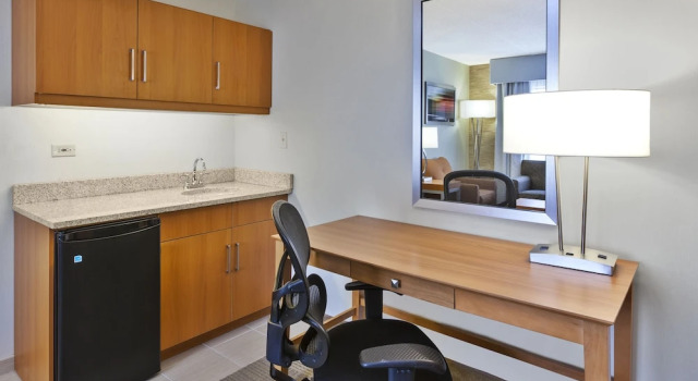 Четырёхместный люкс Holiday Inn & Suites Bolingbrook by IHG