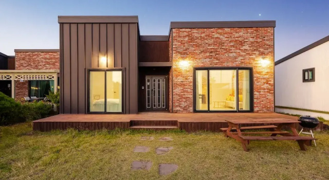 Jeju Pureunbada Pet Dokchae Pension