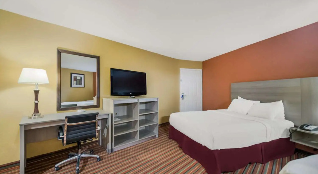 Четырёхместный семейный люкс SureStay Hotel by Best Western Mt Pleasant