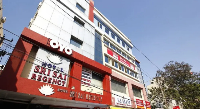 Sri Sai Regency by OYO Rooms, Забронировать Отель Отели Хайдарабада 3 звезды, рядом с Sundarayya Vignana Kendram, 3*