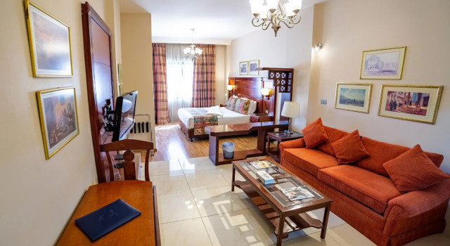 Comfort Hotel Suites