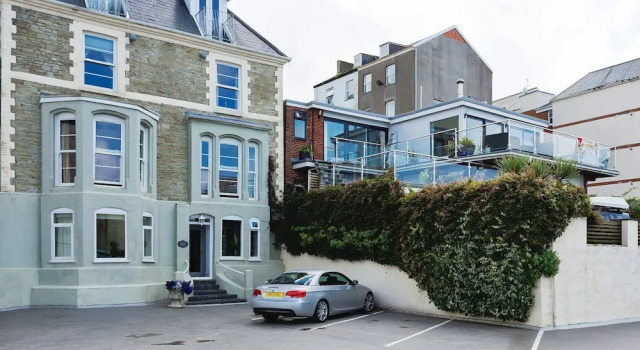 Ilfracombe Eden 2 Bedrooms, Book Hotel Hoteller i Ilfracombe med parkering, nær Verity Statue, Parkering