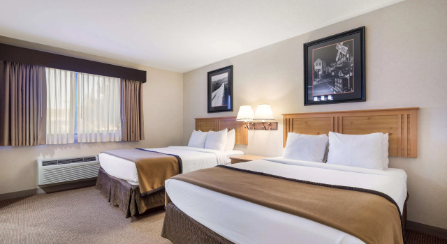 Четырёхместный люкс Best Western Golden Spike Inn & Suites