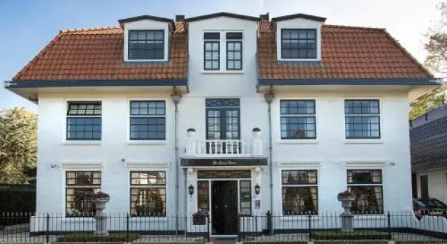 B & B Hotel The Baron Crown, Забронировать Отель Отели Хэусдэунен 3 звезды, рядом с Маяк Ден-Хелдера, 3*