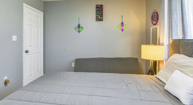 5 Mi to French Quarter: Nola Getaway w/ Patio, Забронировать Дом для отпуска Коттеджи Нового Орлеана, рядом с Carlson Park, Коттедж
