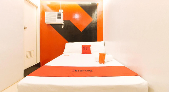 Двухместный номер Standard RedDoorz @ Walk Inn Hotel