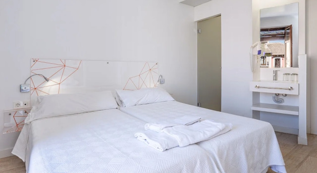 Трёхместный номер Standard с балконом AMC Granada Hostal