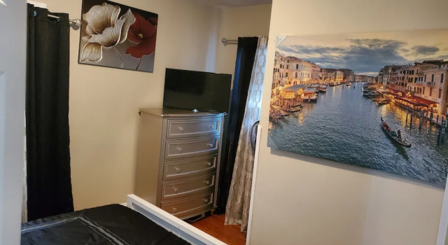 Коттедж Comfort с 4 комнатами Upscaled Home in a Quiet Neighborhood