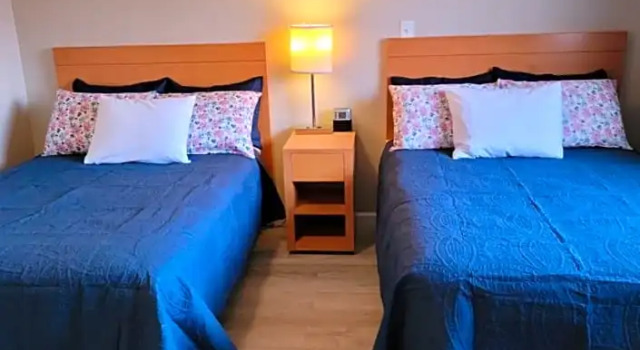 Четырёхместный номер Economy Garden of the Gods Motel