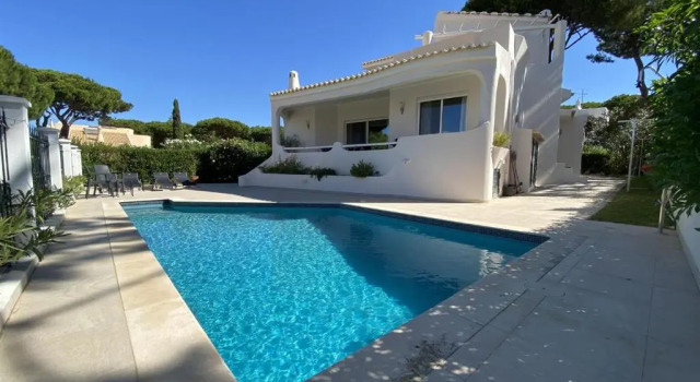 Вилла Villa Pinhal 213-CleverDetails- Sleeps 8, Quiet area, walking distance
