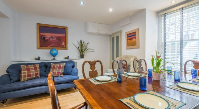 Large Family home in Fulham, Забронировать Отель Лондон Большой Лондон, рядом с Выставочный центр Olympia