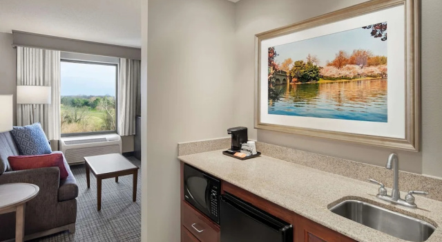Люкс Hampton Inn & Suites Alexandria Old Town Area South