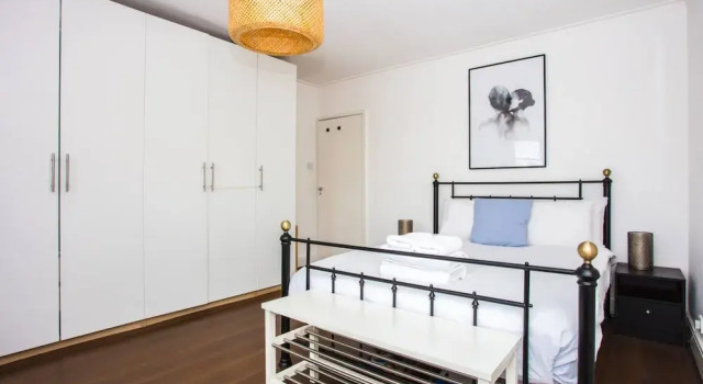Fantastic Central Apartment With Balcony in Fitzrovia