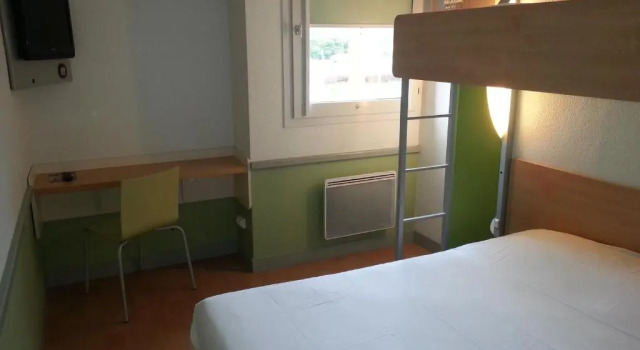 Трёхместный номер Standard ibis budget Chateaudun