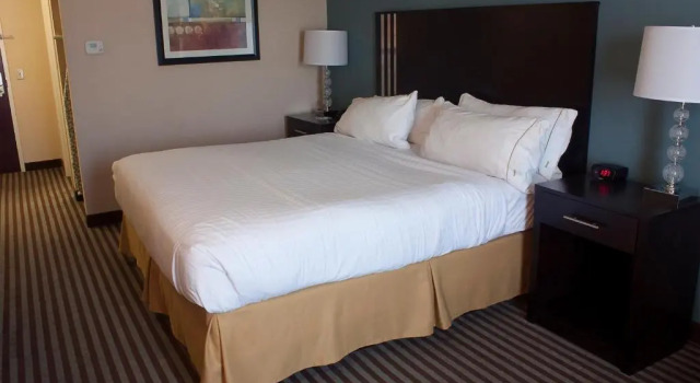 Номер Standard Holiday Inn Express & Suites Youngstown West - Austintown by IHG