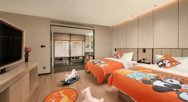 Семейный люкс GreenTree Eastern Hotel (Tengchong Donghu Park)