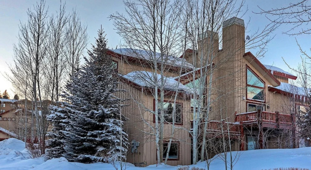 Slopeside Park City by Casago, Забронировать Отель Парк-Сити Deer Valley - The Canyons, рядом с Горнолыжный подъемник First Time Lift