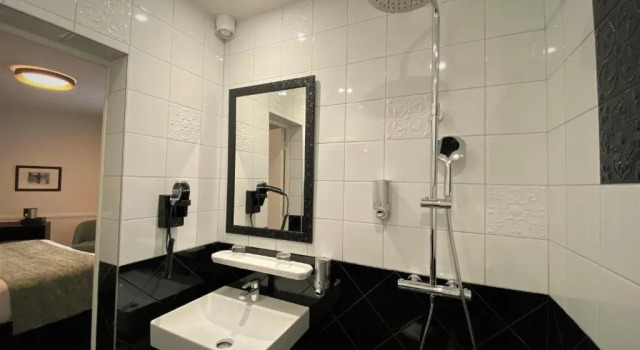 Трёхместный номер Deluxe Hôtel Le Cercle Tour Eiffel