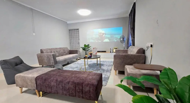 Comfy Tok Sira Home Kuantan 5 BR, Rezerwuj Dom wakacyjny Domki letniskowe w Kuantan, Domek