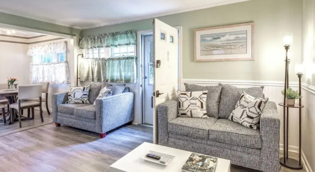 < 2 Mi to Beach: Cozy Cottage w/ Patio on Cape Cod, Забронировать Дом для отпуска Хайаннис Полуостров Кейп-Код