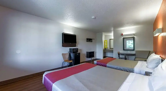 Номер Standard Super 8 by Wyndham Kannapolis