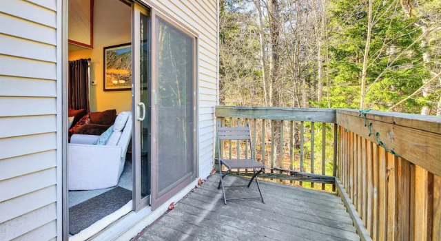 Walk to Mt Snow: Cozy West Dover Condo
