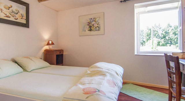 Cottage Bliss in Roussines, Book Feriehus Sommerhuse i Charente, Hytte