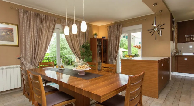 Beautiful Holiday Home in Kaštel Novi With Private Pool