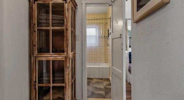 Коттедж Artist Adobe - Blocks From The Plaza and Rail Yard, Southwestern Charm, Modern Touches