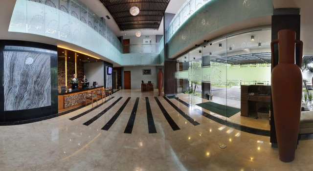 Oak Tree Emerald Hotel Semarang, Varaa Hotelli Semarang Central Java, lähellä Police Academy