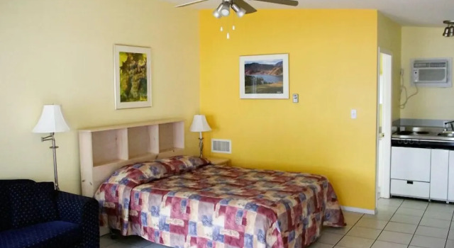 Студия Golden Sands Resort Motel