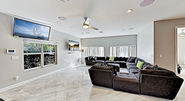 New Listing! Sumptuous Near Beach W/ Pool 3 Bedroom Home, 预订 酒店 兰塔纳 Palm Beach County