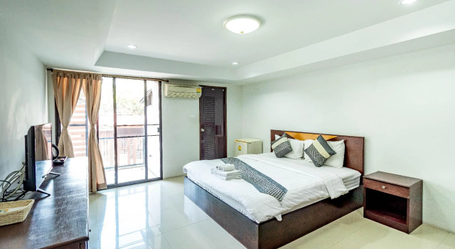 Двухместный номер Standard с балконом Grannylla Residence Charoenkrung
