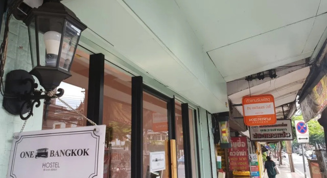 One Bangkok Hostel @Love District, Забронировать Хостел Бангкок провинция Бангкок, рядом с Храм Шри Маха Мариаммана