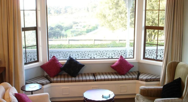 Country Homestead at Black Sheep Farm, Rezerwuj Pobyt na farmie Hotele w Auckland Region z parkingiem, Parking
