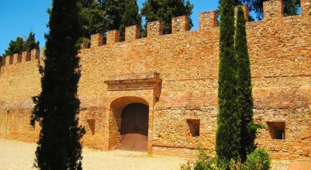Casa Vacanze "La Torre", Забронировать Апартаменты/квартира Отели в центре Чертальдо, в центре