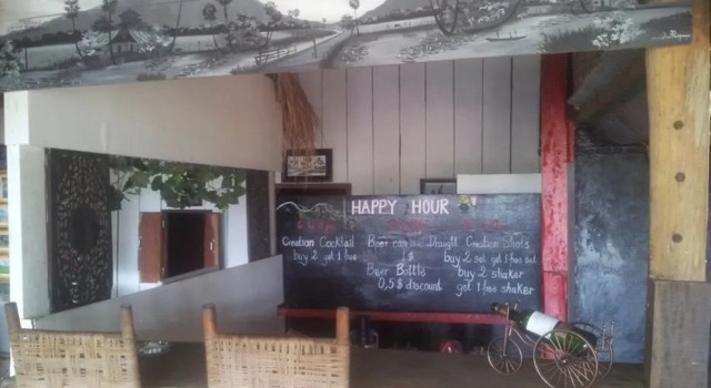 Kepmandou Lounge-Bar, Boek Hotel Hotels in Kep Province met parkeren, Parkeren