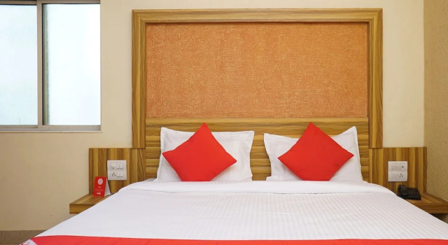 OYO 19792 Shivneri Motels